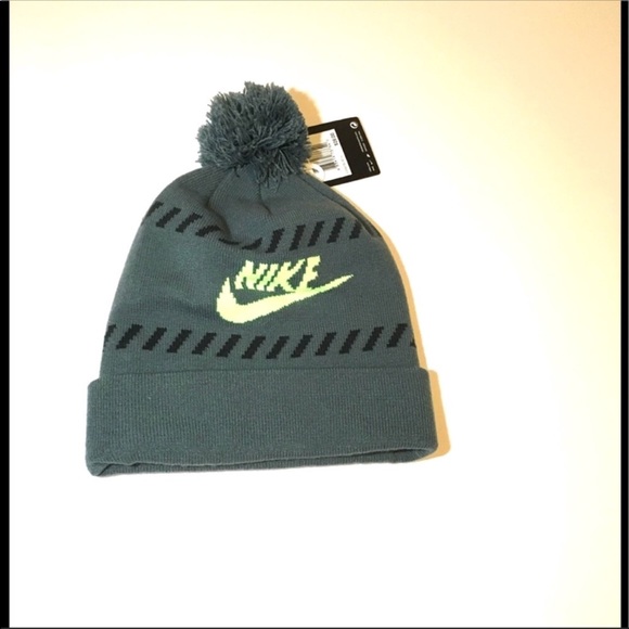 New Nike green hat beanie with Pom - Picture 2 of 2